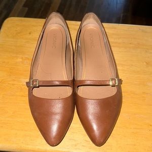 Woman's Vionic Brown Leather Flats size 11 Wide
